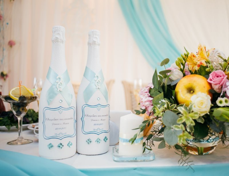 оформление бутылок шампанского на свадьбу декор фото