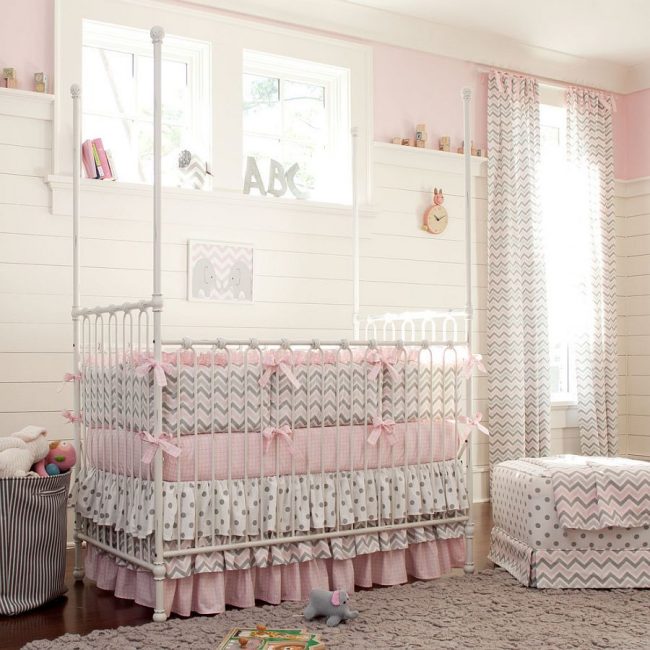 бортики в кроватку фото интерьер детской комнаты
