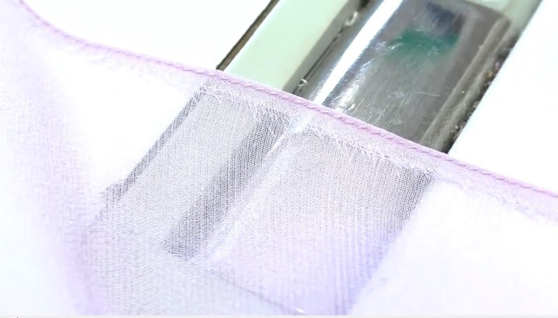 Как подшивают тюль снизу и по бокам: обрезка и обработка в домашних условиях