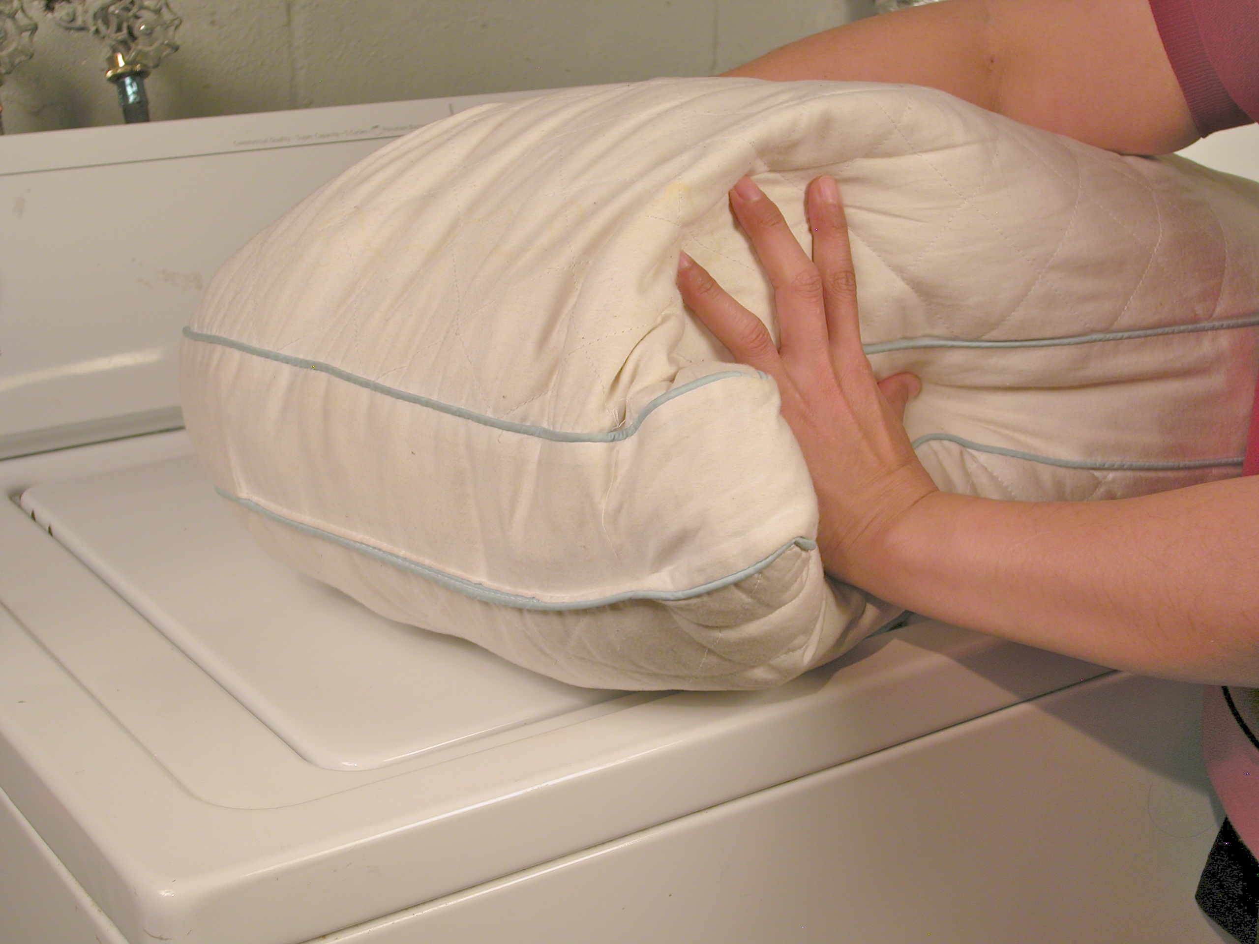 как стирать подушки