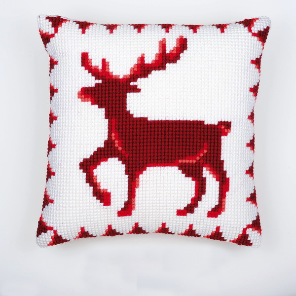 подушка красный олень в белом