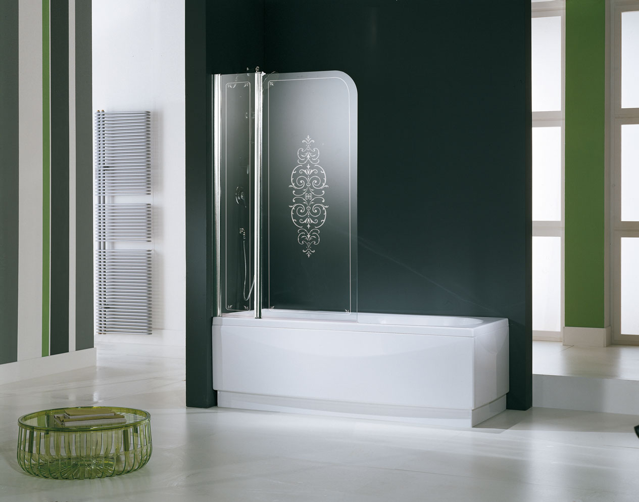 Раздвижные стеклянные шторки для ванной комнаты: описание, разновидности