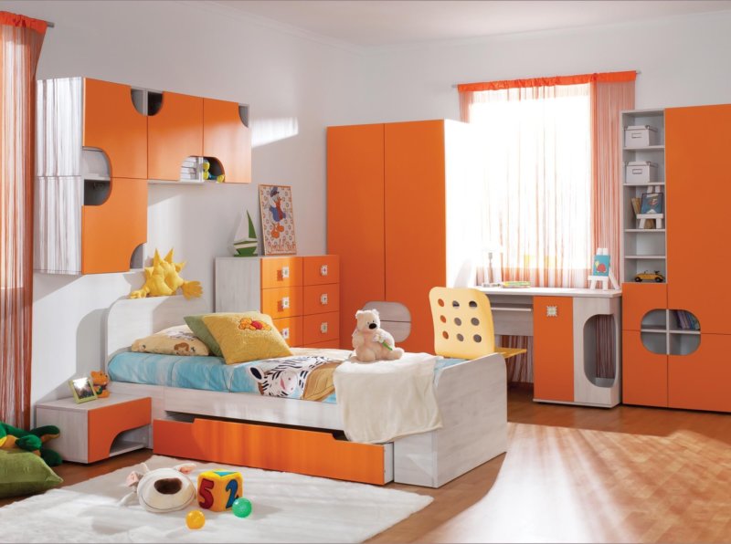 оранжевые шторы в детской