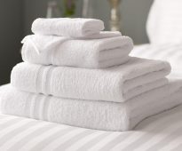 белые полотенца