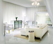 белые шторы в гостиной варианты фото