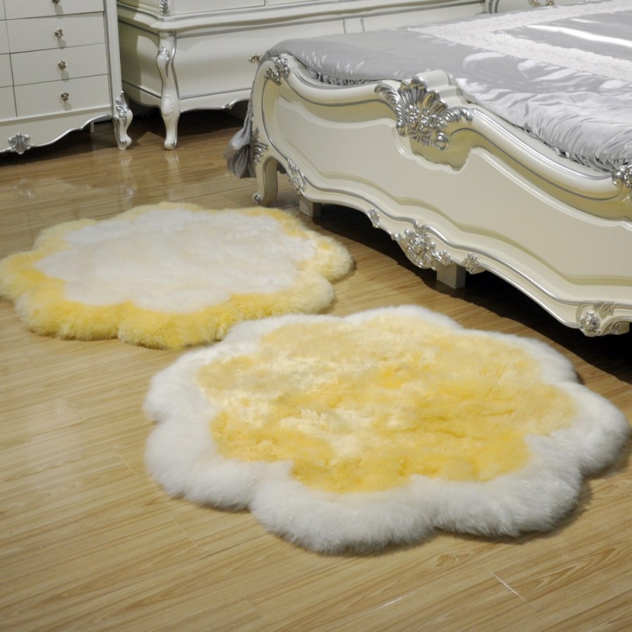 прикроватные классические коврики для спальни дизайн фото