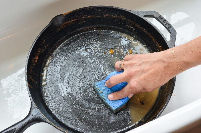 как очистить сковородку