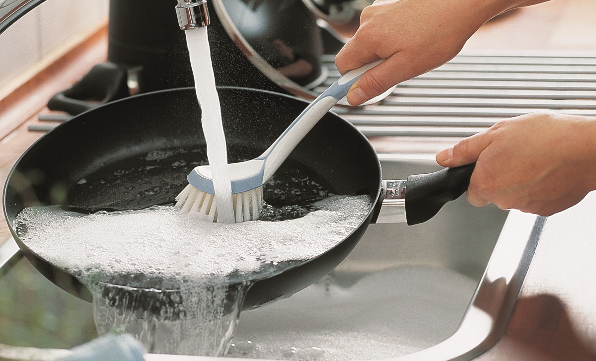 Проверьте состояние сковородки перед очисткой