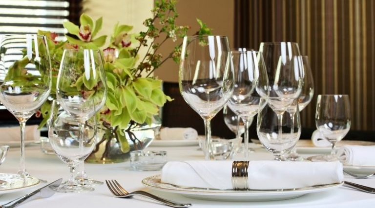 Как правильно положить столовые приборы правила