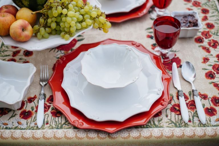 Как правильно положить столовые приборы правила