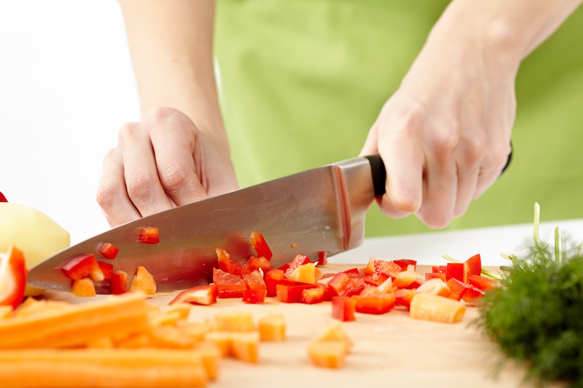 Нарезка овощей ножом