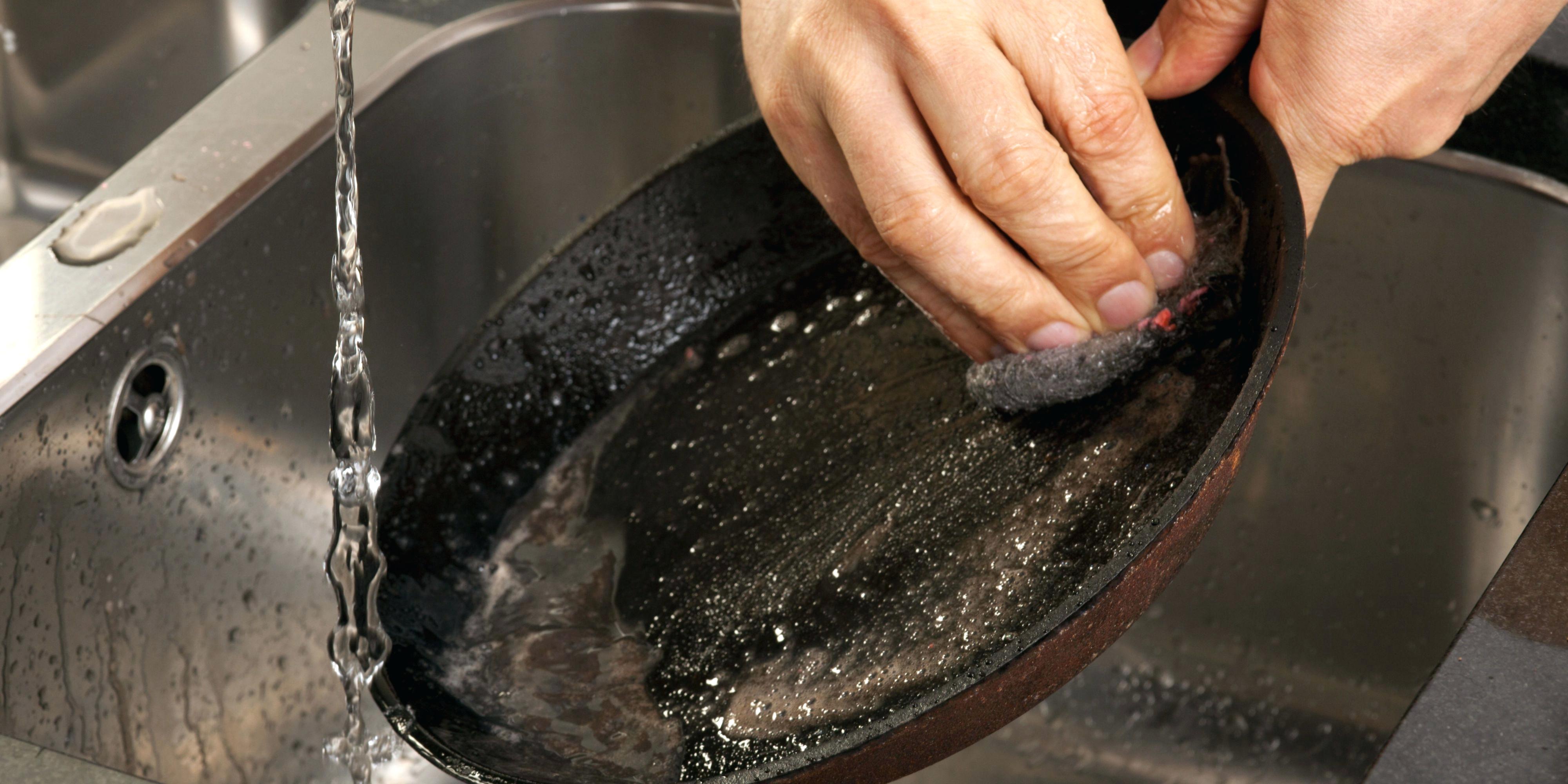 Как очистить сковороду от нагара с внешней стороны