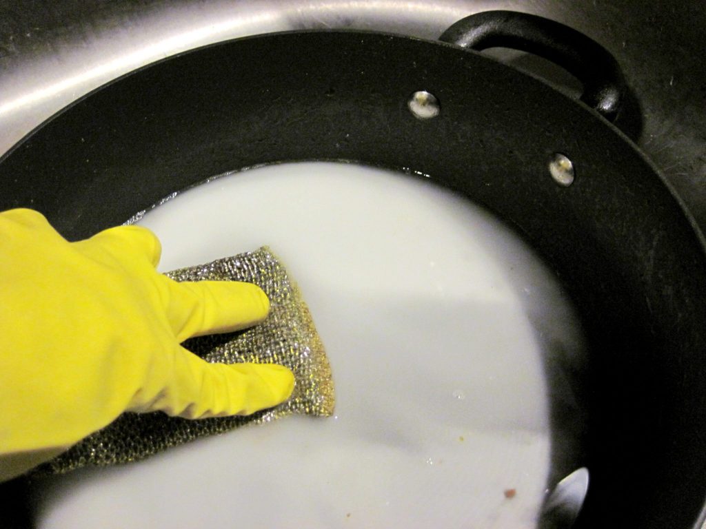 чистка тефлоновых сковород