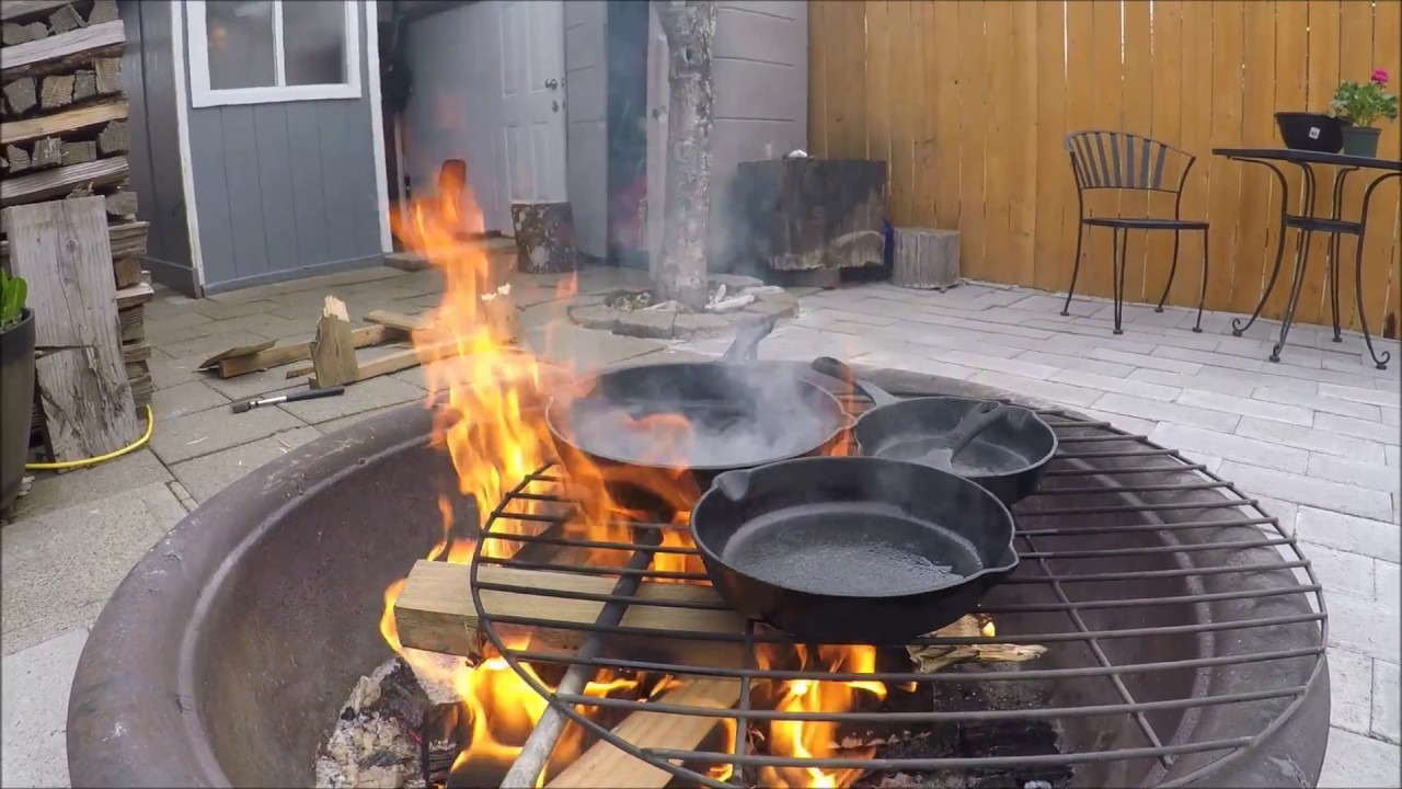 как прокалить чугунную сковороду на открытом огне